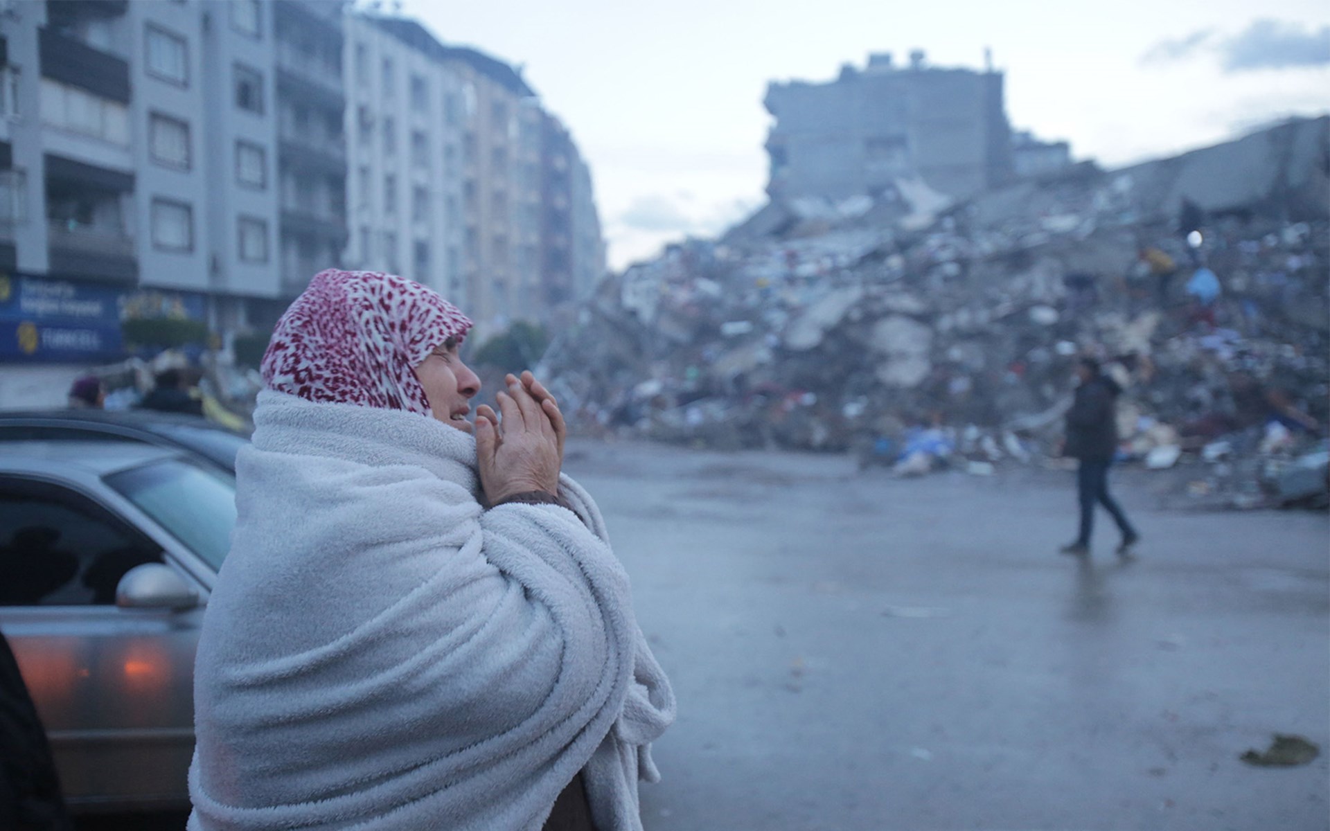 Durch das Erdbeben im Grenzgebiet Türkei und Syrien haben zehntausende Menschen ihr Zuhause verloren.