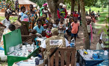 Medikamente gegen Malaria: Die Caritas versorgt Schwangere und Kinder mit überlebensnotwendigen Medikamenten.