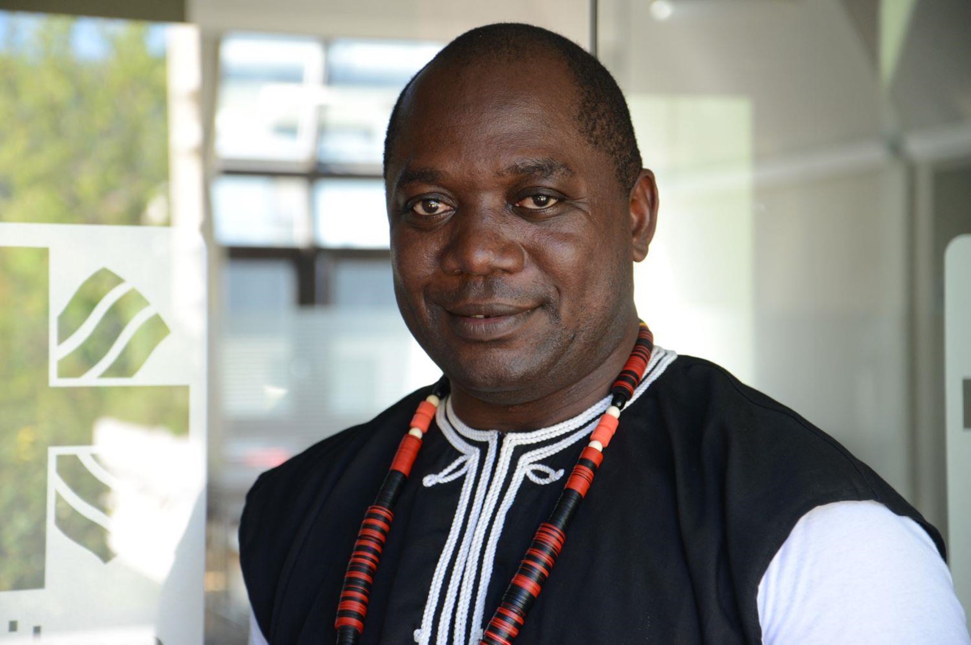 Portrait von Eric Alain Kamem, Koordinator des Migrationszentrums in Gao