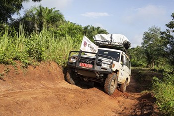 Das Team der mobilen Klinik in Kouango auf dem Weg nach Ngadza, dem ersten Stop einer mehrtägigen Tour in die entlegensten Winkel der Region.