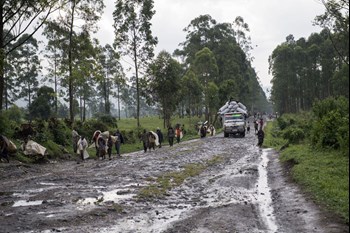 Die Straßen in Nordkivu sind zu einem erheblichen Teil sehr schlecht. Damit wird der Zugang zum Markt erschwert - die Ernährung ist nicht gesichert.