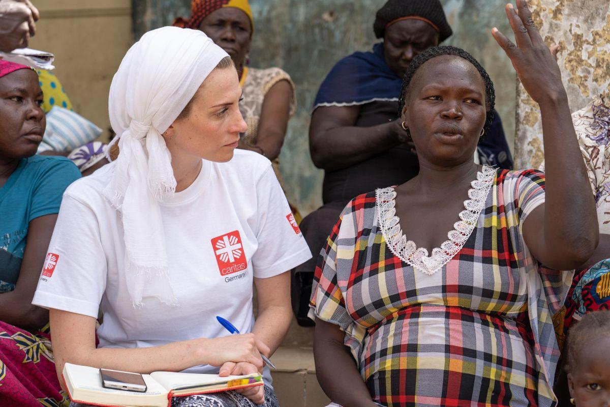 zwei Frauen im Gespräch