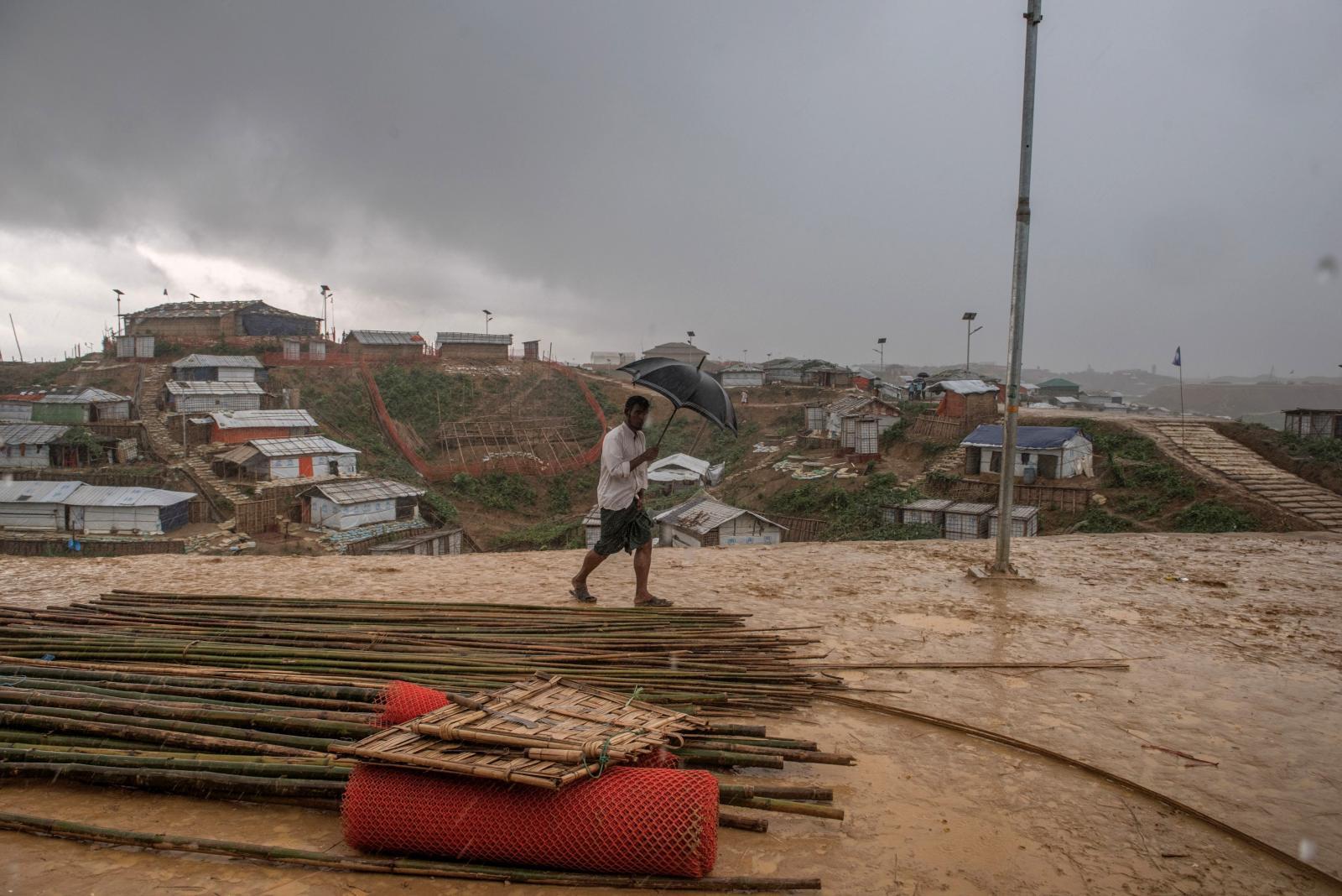 Monsunregen im Rohingya Camp