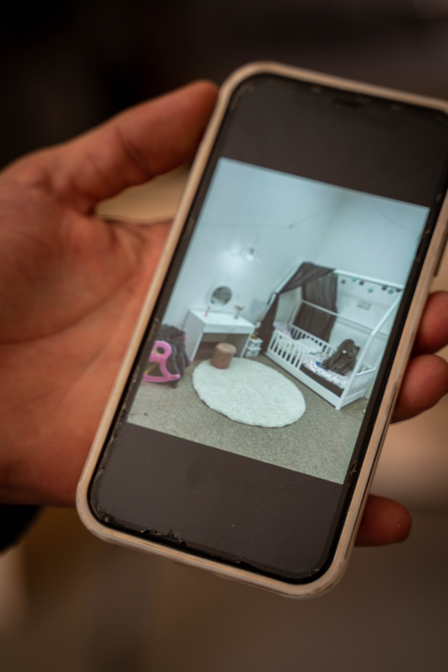 Abdullah Hassan bekommt seiner Zimmererei-Aufträge über Social Media