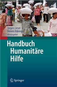 Cover Handbuch Humanitäre Hilfe Frauen tragen auf dem Kopf Reissäcke