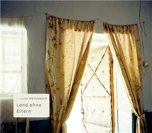 Cover Land ohne Eltern Fenster mit Gardinen