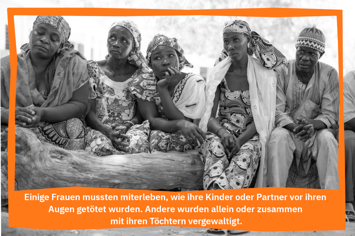 Frauen in Nordkamerun bei einem Treffen